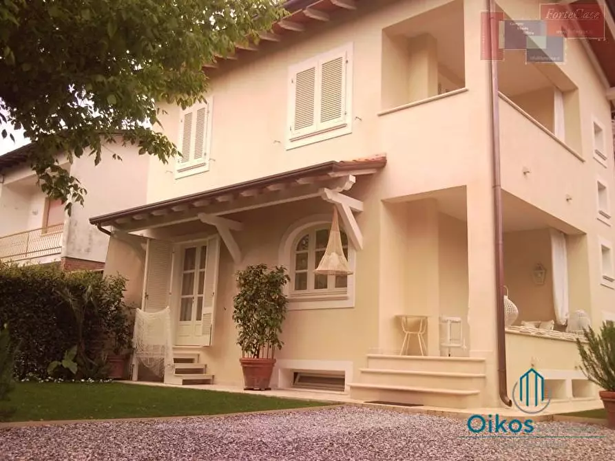 Immagine 2 di Casa bifamiliare in affitto  a Forte Dei Marmi
