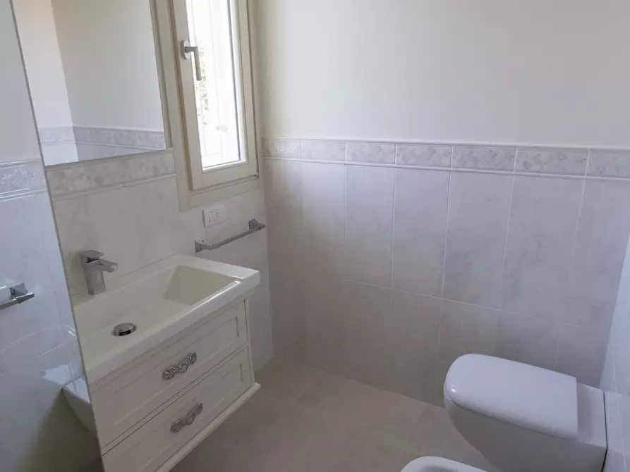 Immagine 16 di Appartamento in affitto  a Forte Dei Marmi