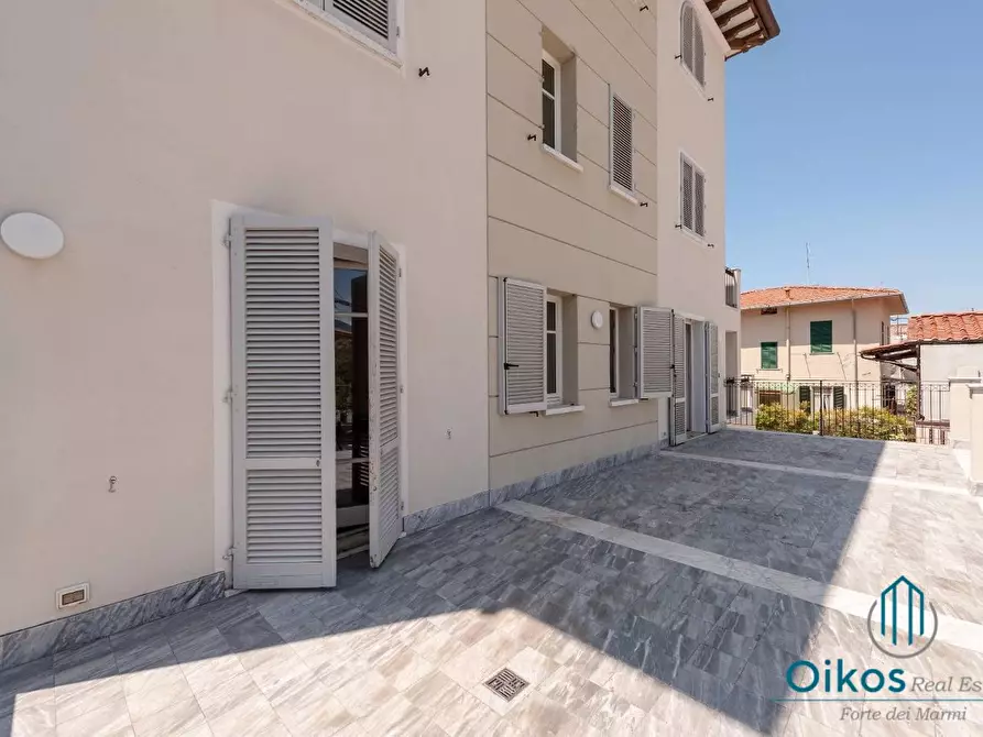 Immagine 11 di Mansarda in affitto  a Forte Dei Marmi