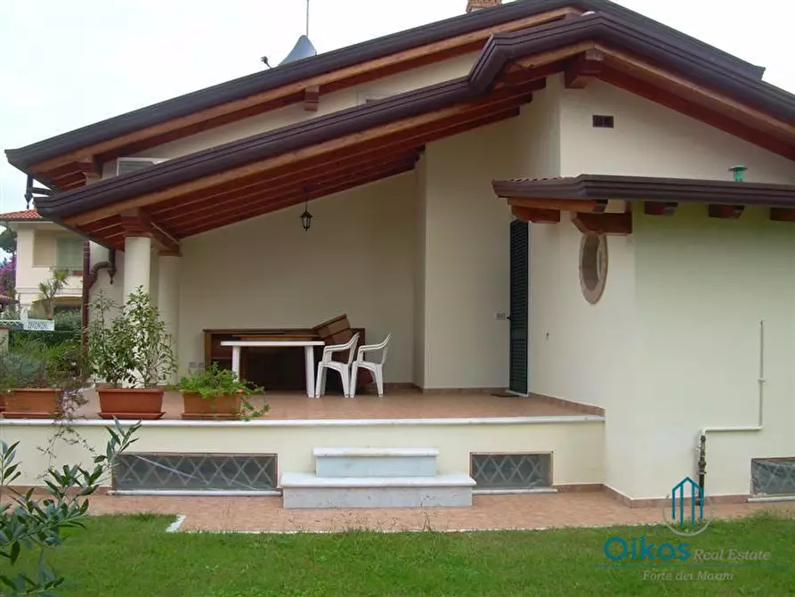 Immagine 1 di Villa in affitto  a Forte Dei Marmi