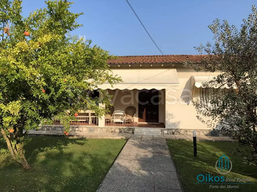 Immagine 17 di Villa in affitto  a Forte Dei Marmi