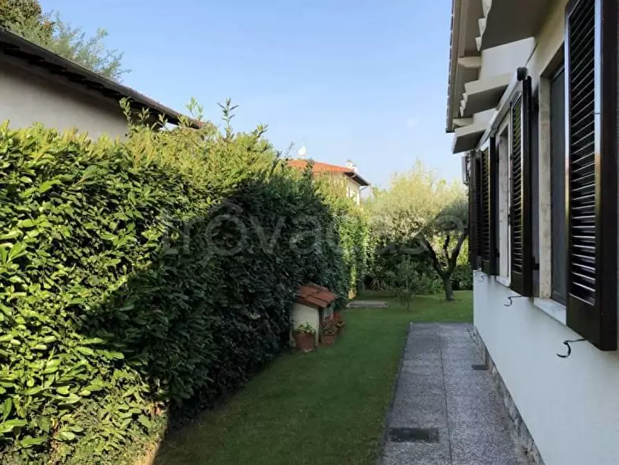 Immagine 2 di Villa in affitto  a Forte Dei Marmi