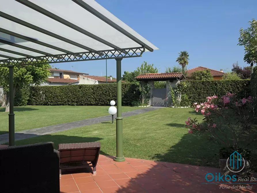 Immagine 3 di Villa in affitto  a Forte Dei Marmi