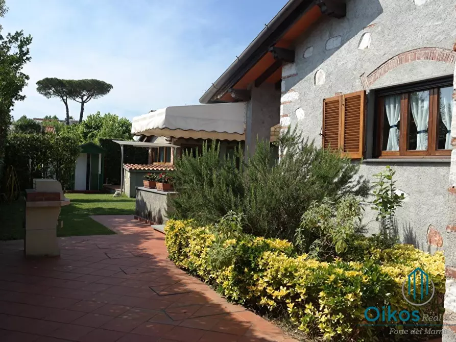 Immagine 4 di Villa in affitto  a Forte Dei Marmi