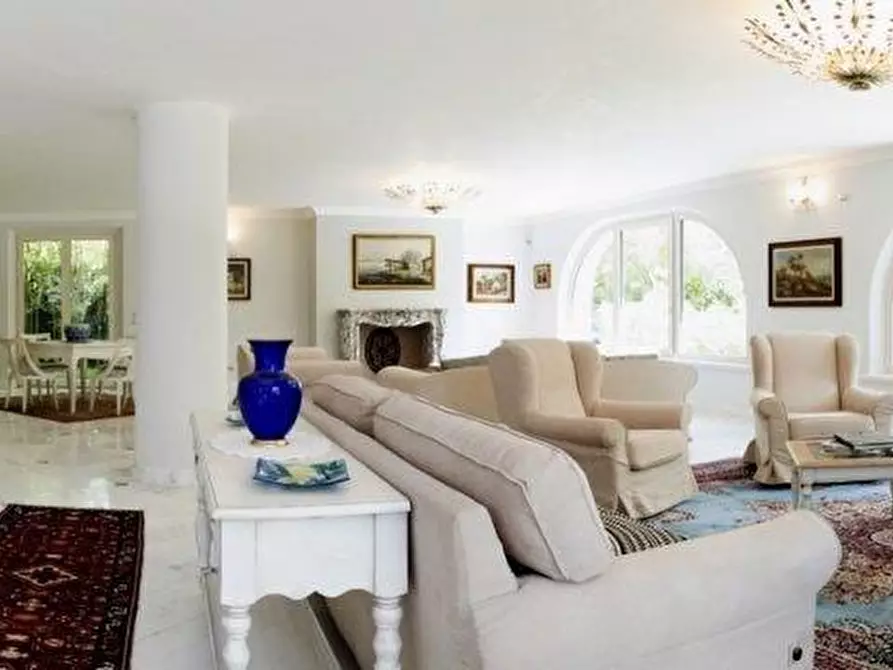 Immagine 2 di Villa in affitto  a Forte Dei Marmi