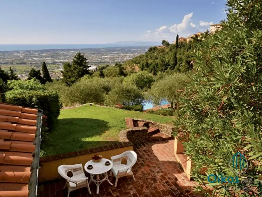 Immagine 25 di Villa in affitto  a Camaiore