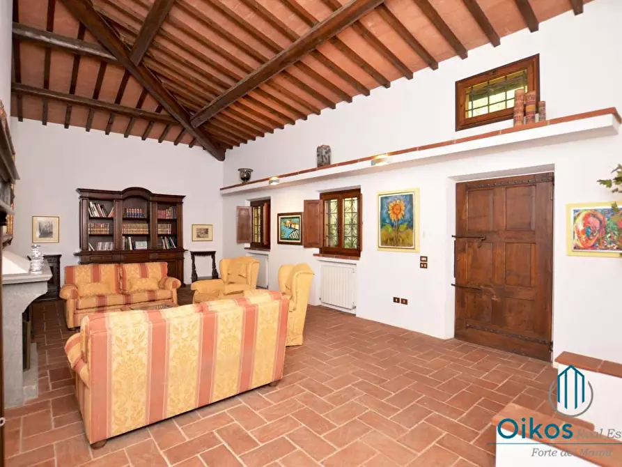 Immagine 2 di Villa in affitto  a Camaiore