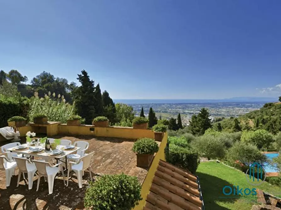 Immagine 18 di Villa in affitto  a Camaiore