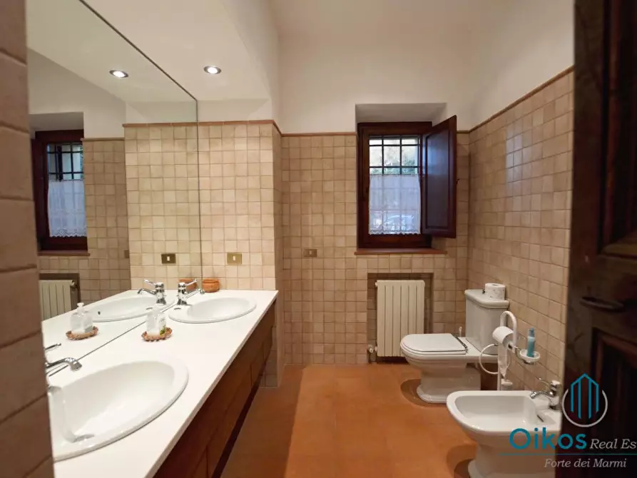 Immagine 10 di Villa in affitto  a Camaiore