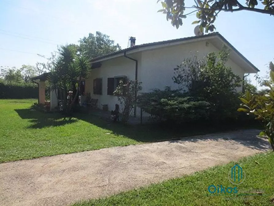 Immagine 2 di Villa in vendita  a Pietrasanta