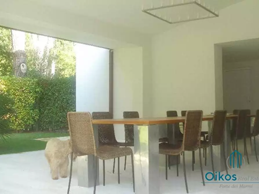 Immagine 4 di Villa in vendita  a Forte Dei Marmi