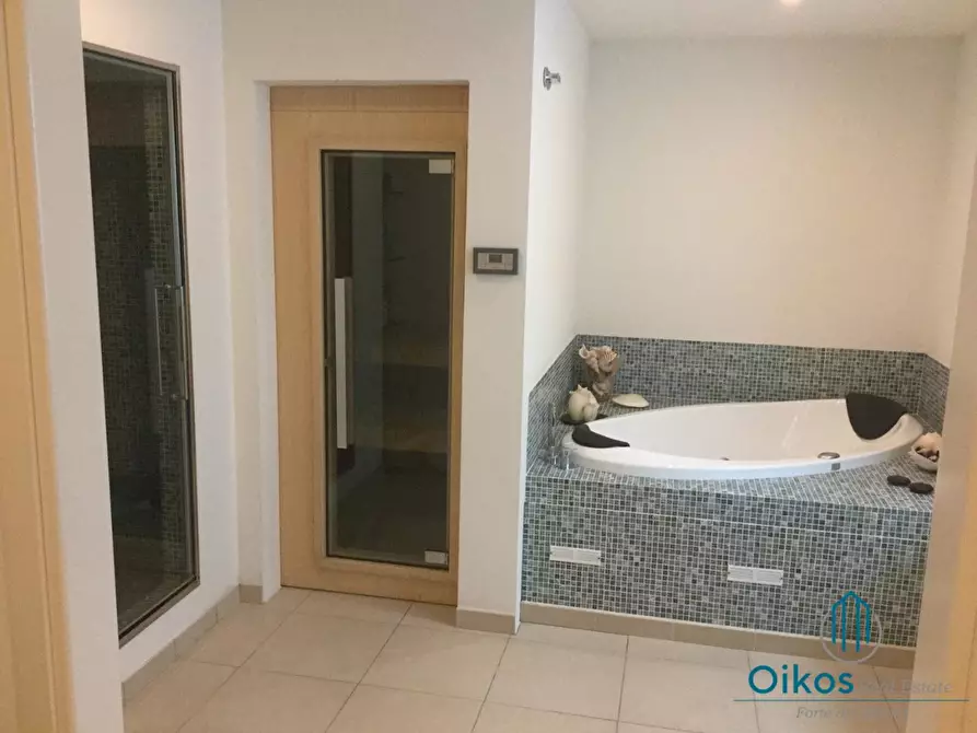 Immagine 15 di Villa in affitto  a Pietrasanta