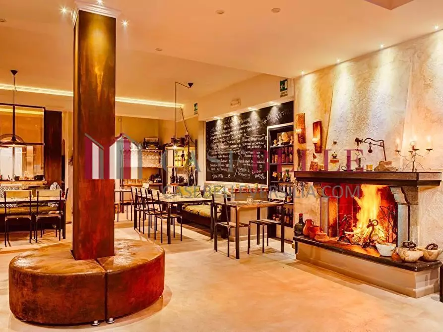 Immagine 1 di Attività commerciale in vendita  a Camaiore