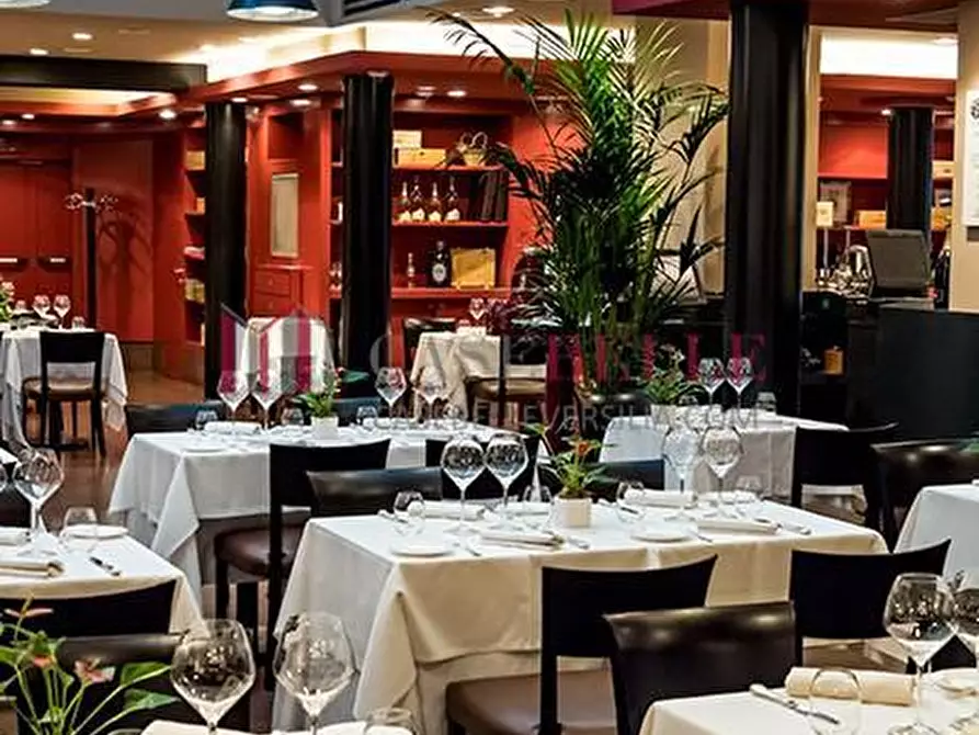 Immagine 1 di Bar / Ristorante in vendita  a Massa