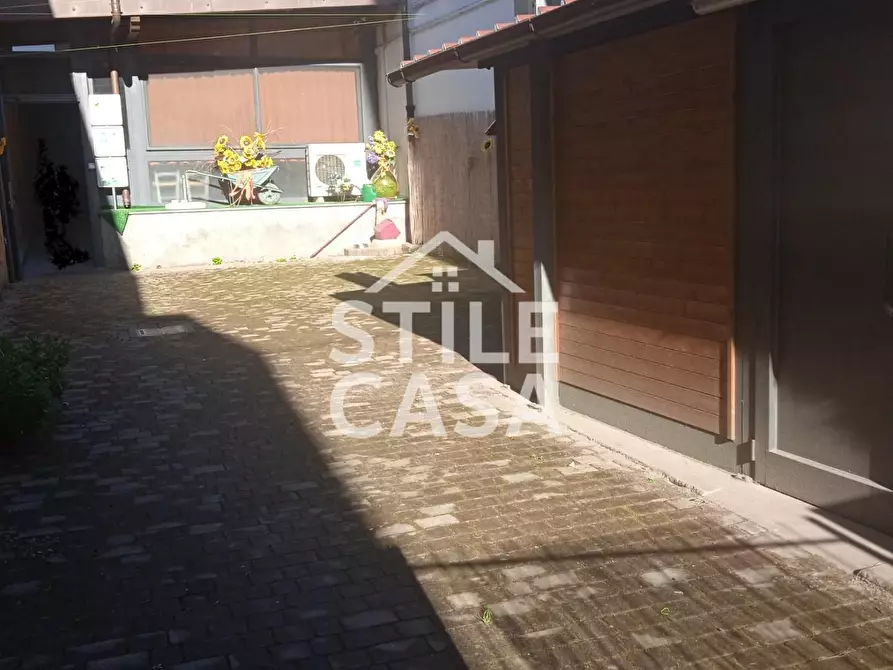 Immagine 3 di Locale commerciale in vendita  a Altopascio