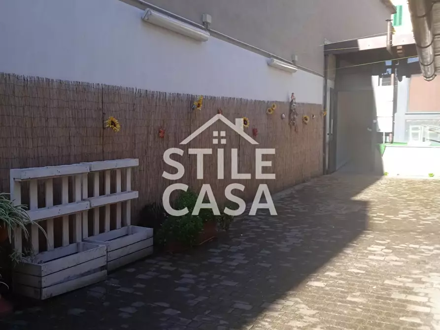 Immagine 4 di Locale commerciale in vendita  a Altopascio