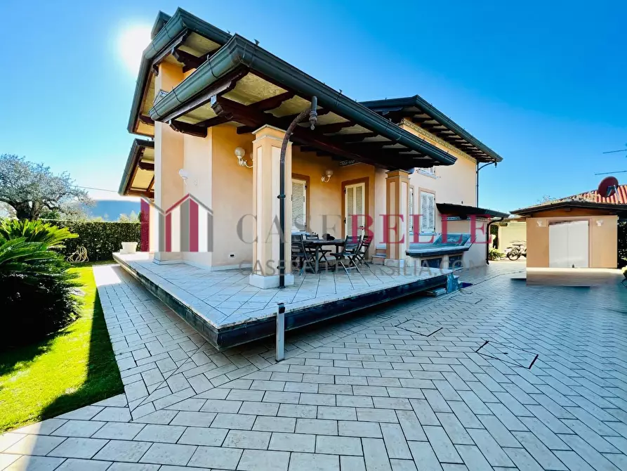 Immagine 2 di Villa in vendita  a Pietrasanta