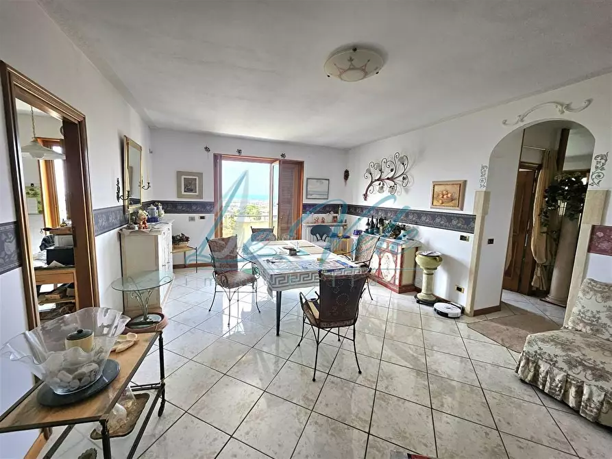 Immagine 2 di Appartamento in vendita  a Massa