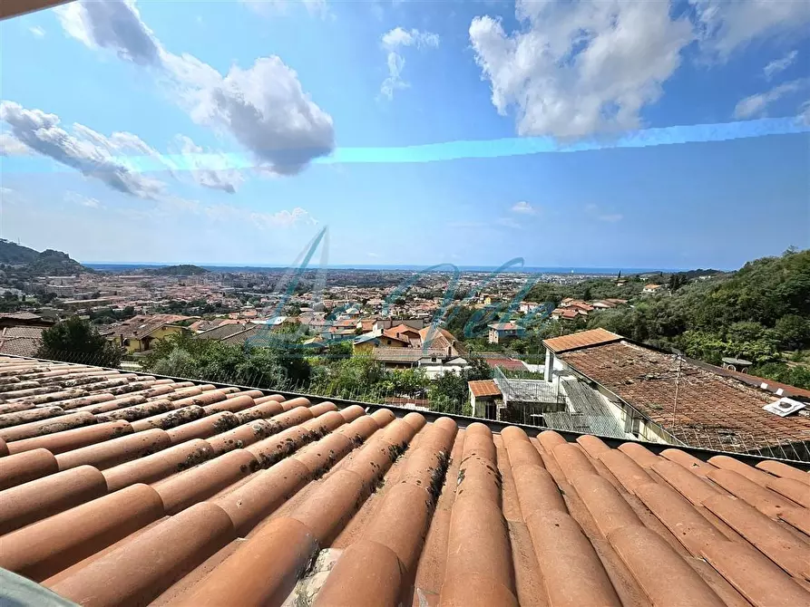 Immagine 1 di Appartamento in vendita  a Massa