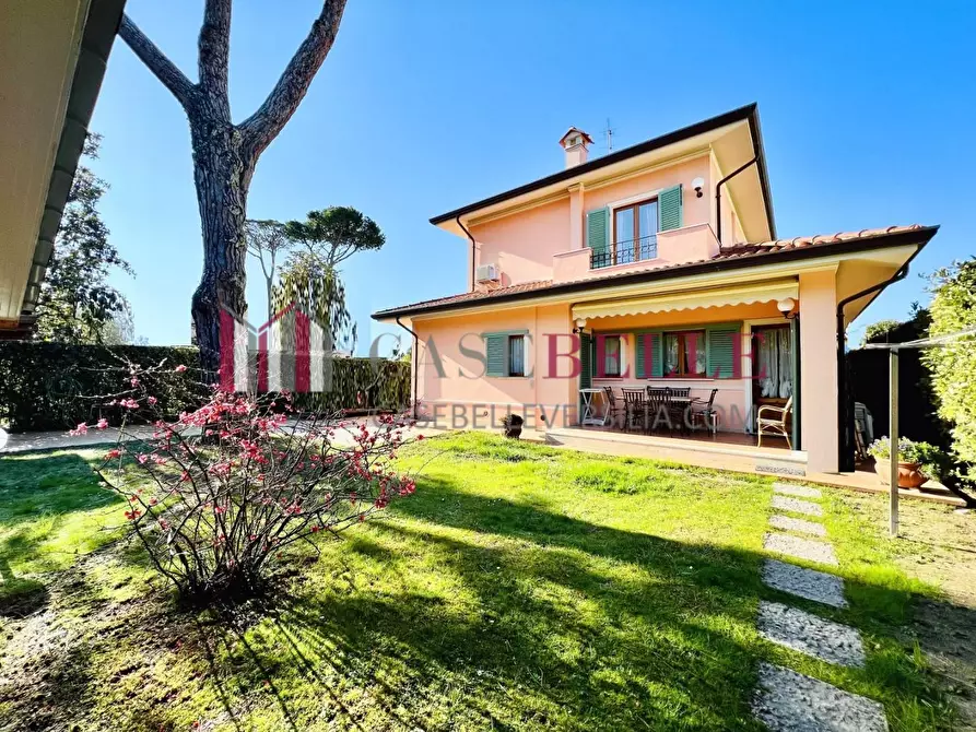 Immagine 1 di Villa in affitto  a Forte Dei Marmi