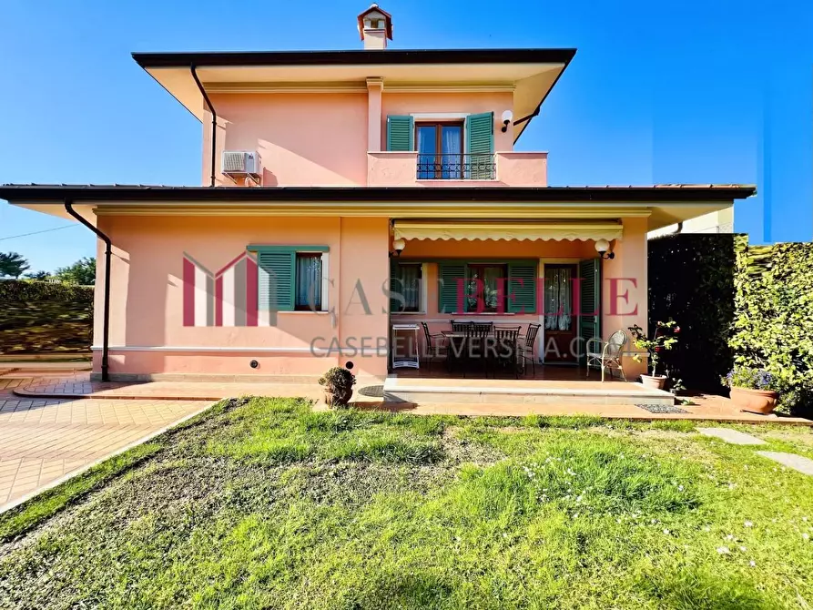 Immagine 36 di Villa in affitto  a Forte Dei Marmi