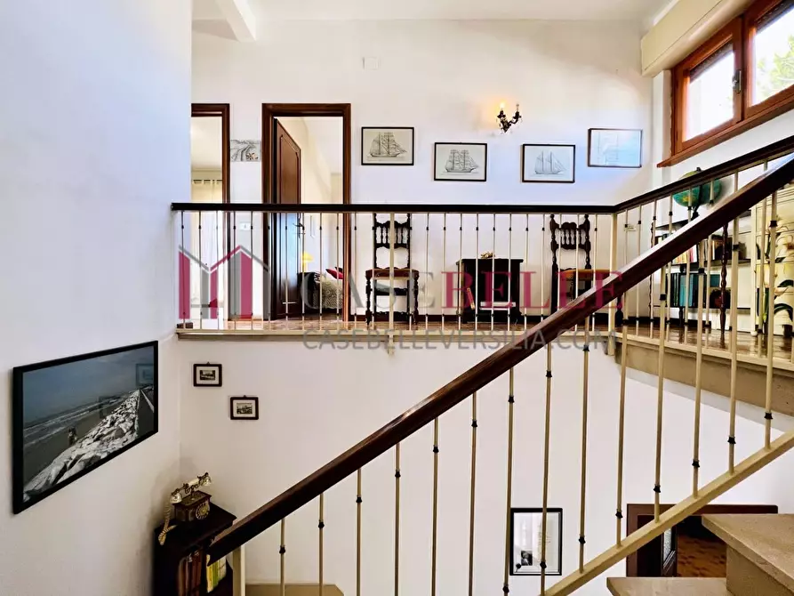 Immagine 49 di Villa in vendita  a Camaiore