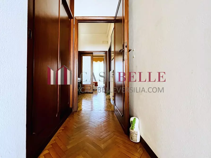 Immagine 46 di Villa in vendita  a Camaiore