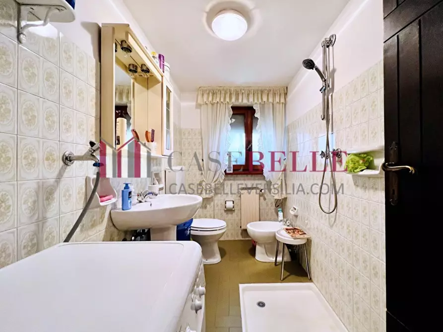 Immagine 15 di Villa in vendita  a Camaiore