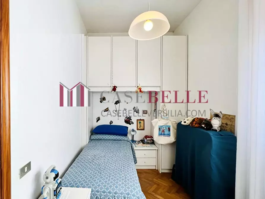 Immagine 38 di Villa in vendita  a Camaiore