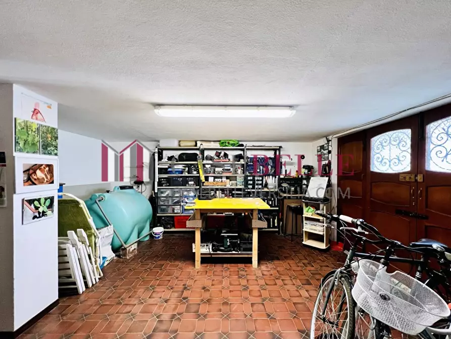 Immagine 18 di Villa in vendita  a Camaiore