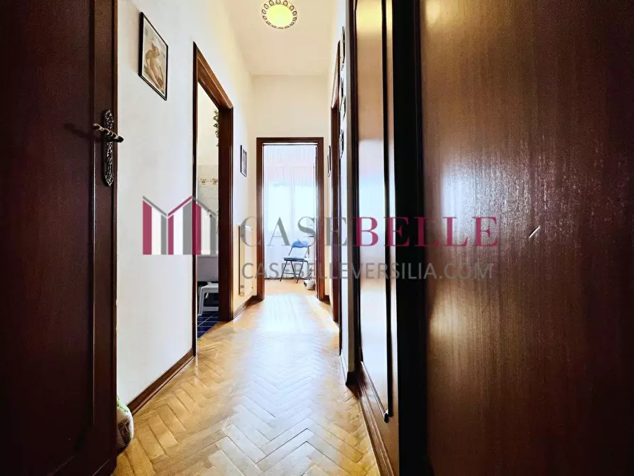 Immagine 37 di Villa in vendita  a Camaiore