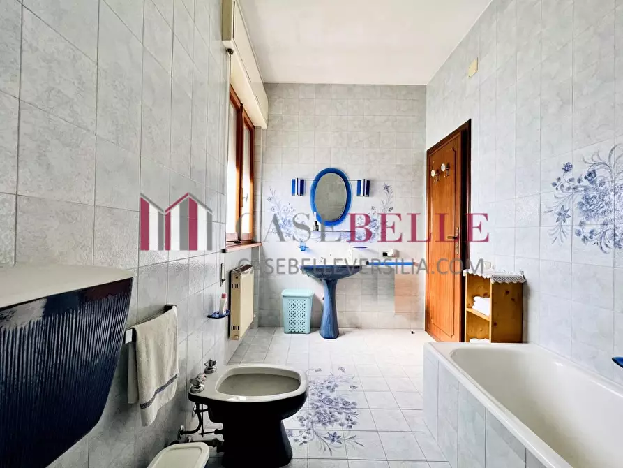 Immagine 61 di Villa in vendita  a Camaiore