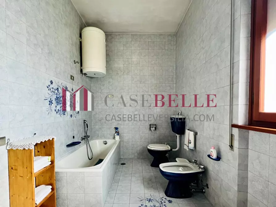 Immagine 60 di Villa in vendita  a Camaiore