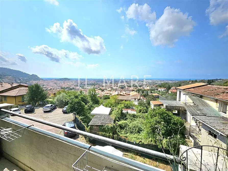Immagine 21 di Appartamento in vendita  a Massa