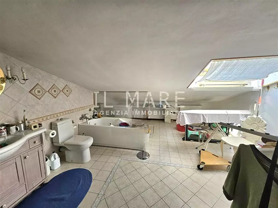 Immagine 18 di Appartamento in vendita  a Massa