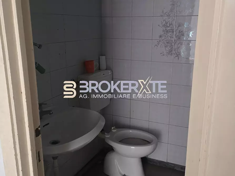 Immagine 7 di Attività commerciale in vendita  a Sarzana