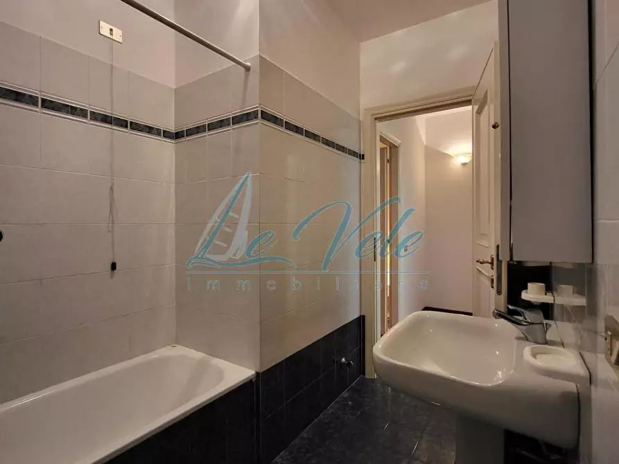 Immagine 8 di Villetta a schiera in vendita  a Massa