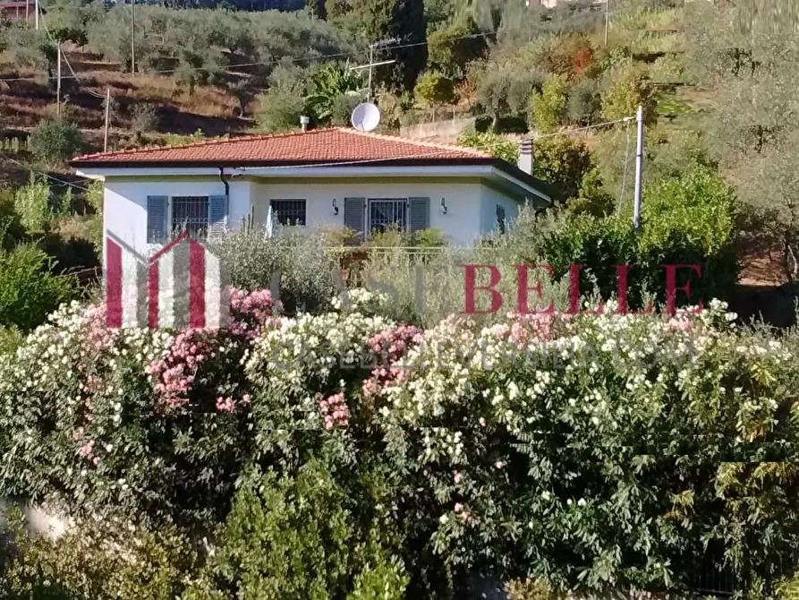 Immagine 2 di Villa in vendita  a Massarosa