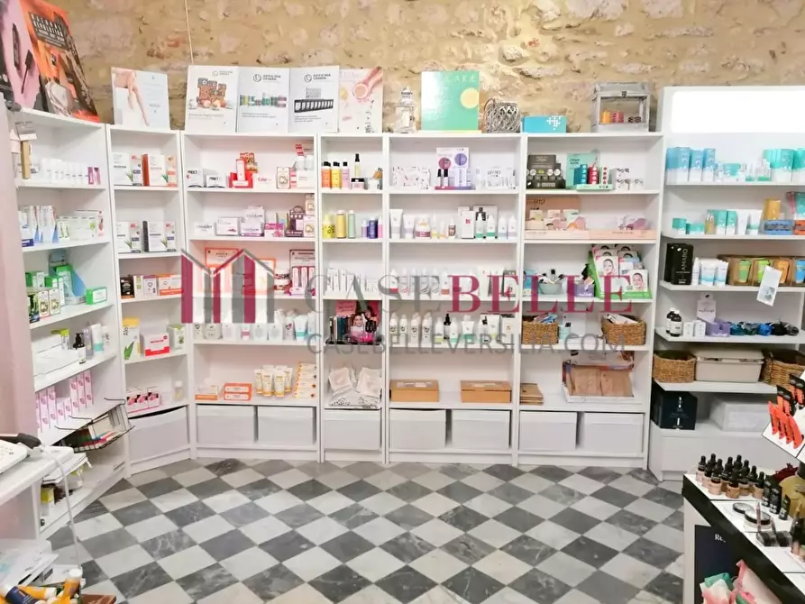 Immagine 1 di Attività commerciale in vendita  a Massa