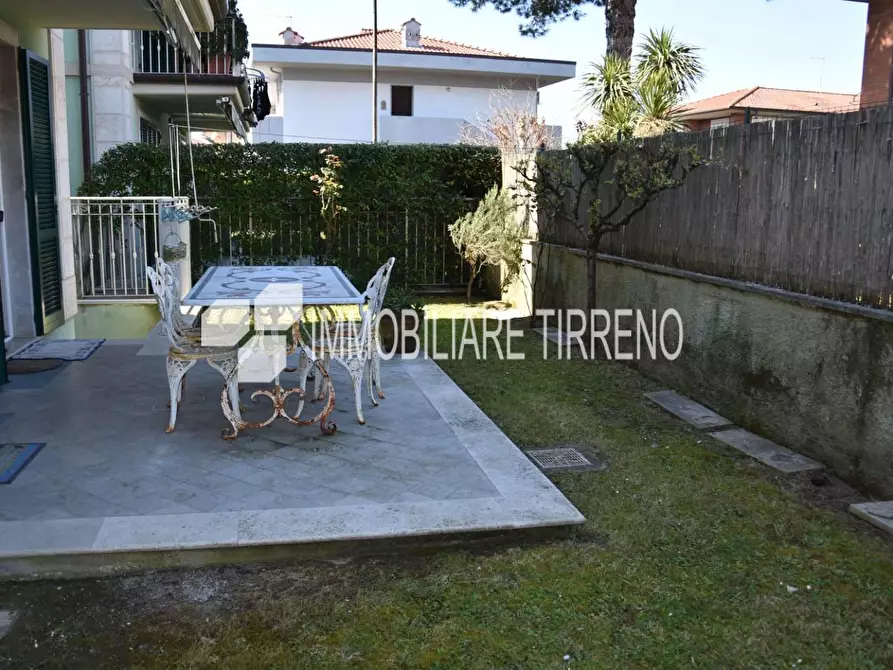 Immagine 2 di Appartamento in affitto  a Massa