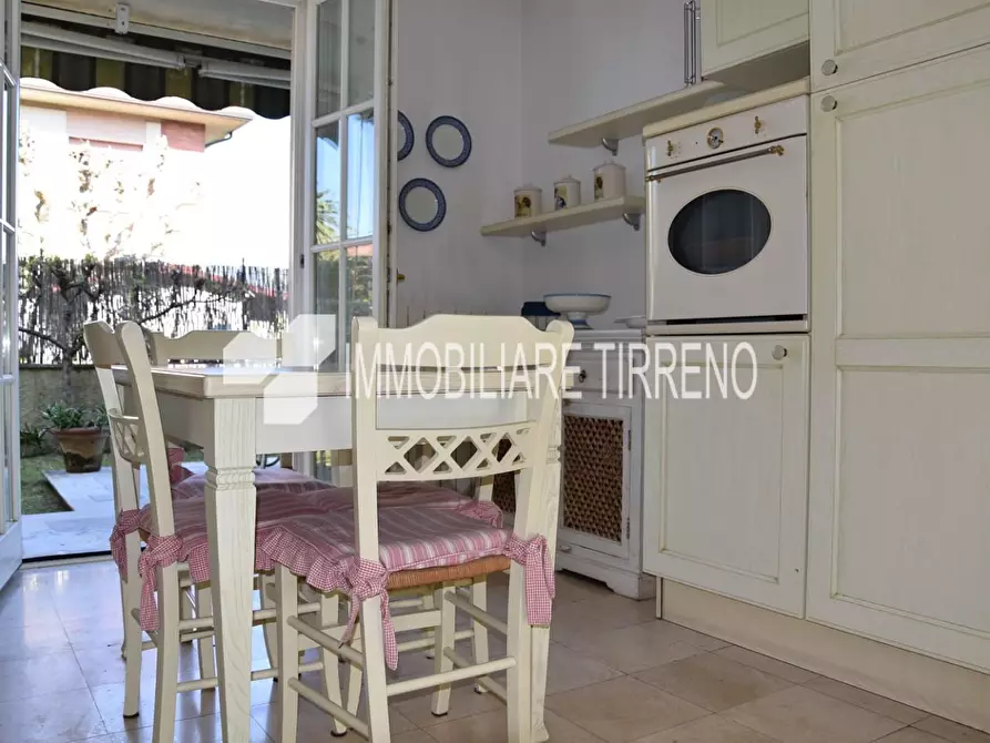 Immagine 7 di Appartamento in affitto  a Massa