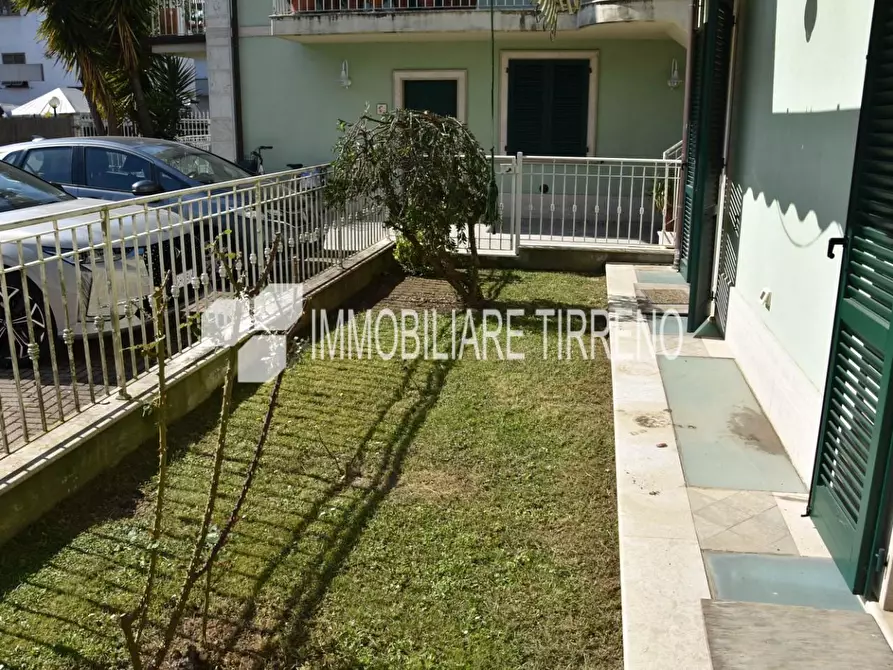 Immagine 14 di Appartamento in affitto  a Massa