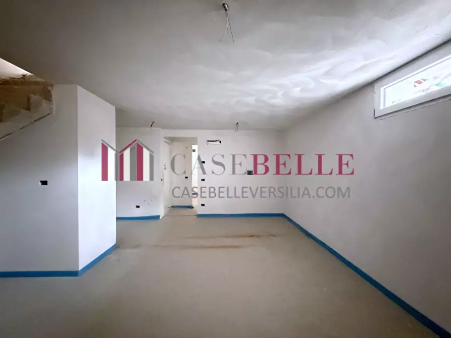 Immagine 30 di Casa quadrifamiliare in vendita  a Camaiore