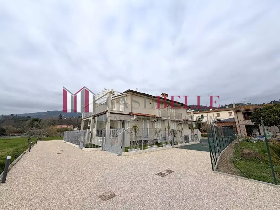 Immagine 38 di Casa quadrifamiliare in vendita  a Camaiore