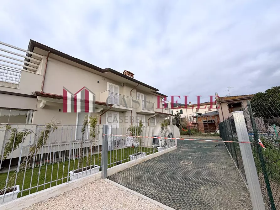 Immagine 37 di Casa quadrifamiliare in vendita  a Camaiore