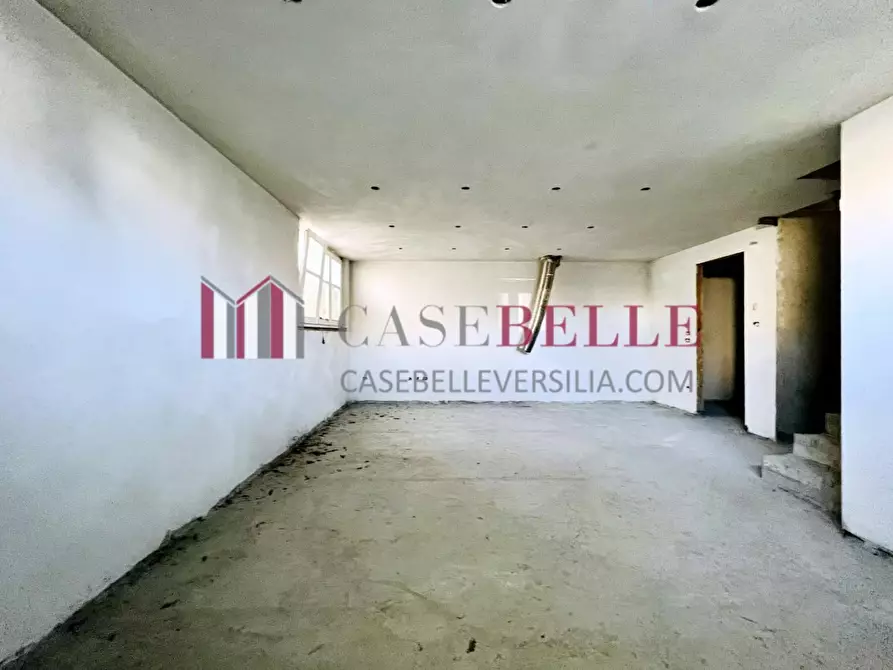 Immagine 15 di Casa quadrifamiliare in vendita  a Camaiore