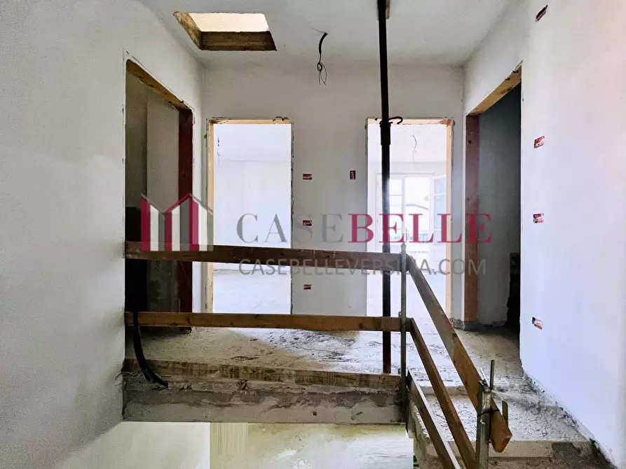 Immagine 30 di Casa quadrifamiliare in vendita  a Camaiore