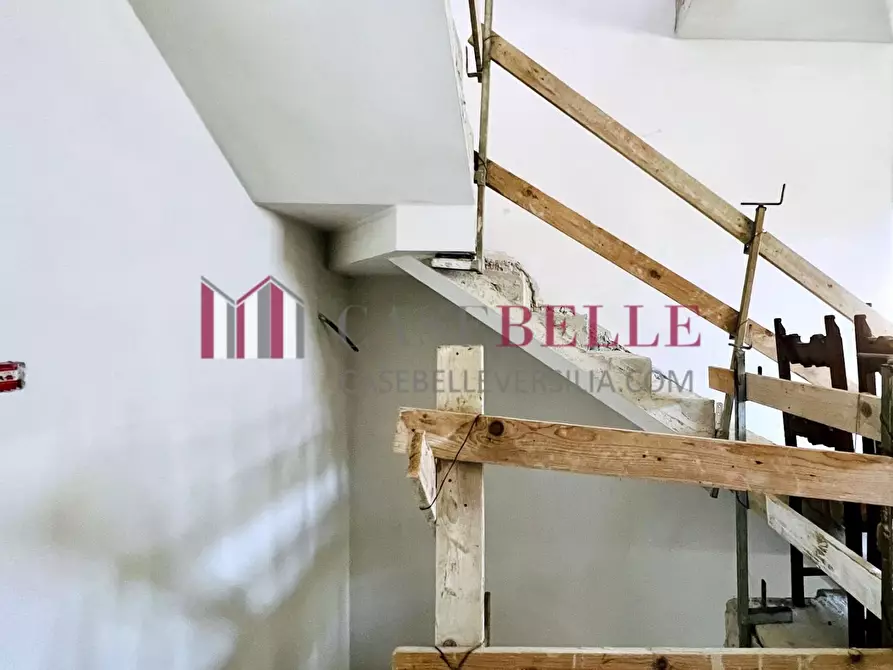 Immagine 11 di Casa quadrifamiliare in vendita  a Camaiore