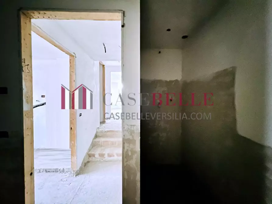 Immagine 21 di Casa quadrifamiliare in vendita  a Camaiore