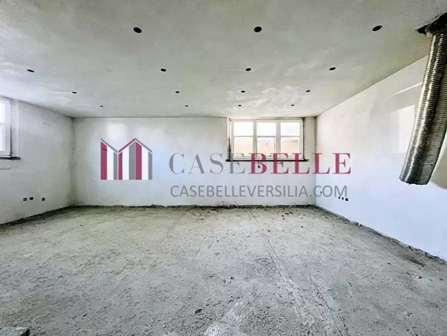 Immagine 24 di Casa quadrifamiliare in vendita  a Camaiore